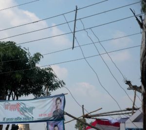 बदायूं महोत्सव में कटिया डाल कर खुलेआम होती बिजली चोरी 