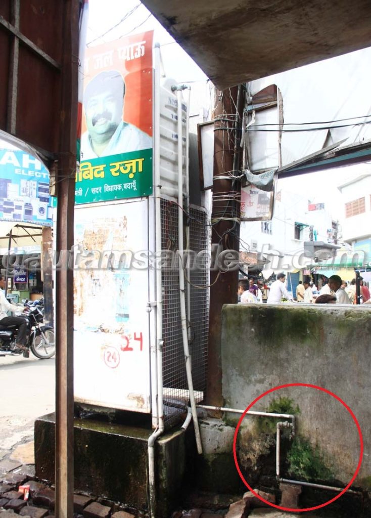 विधायक आबिद रजा की विधायक निधि से छः सड़का पर लगा वाटर कूलर।