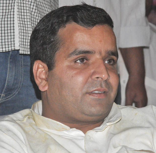 सांसद धर्मेन्द्र यादव